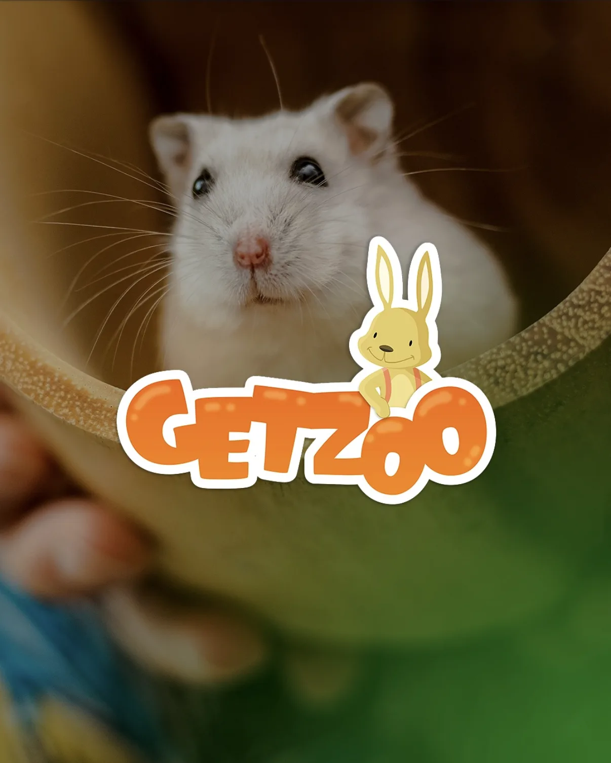 Logo Getzoo z maskotką-królikiem na zdjęciu chomika